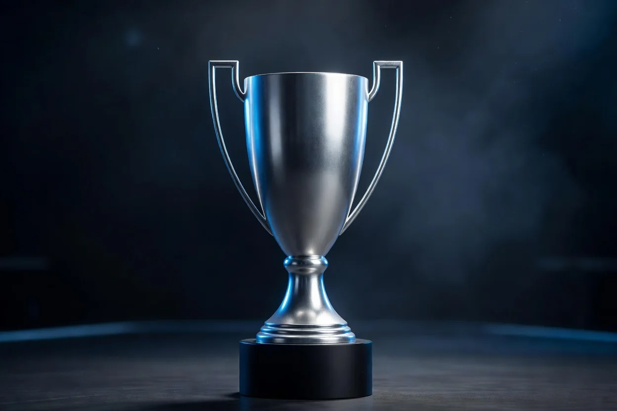 Troféu de esports sem gravações sob luz azul em palco escuro